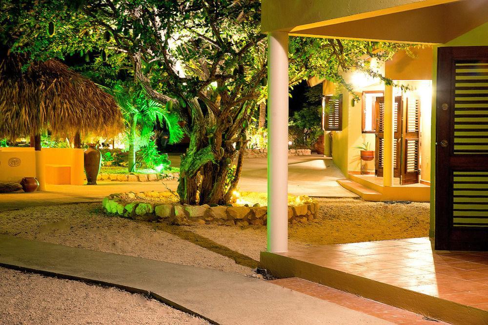 Lagun Blou Dive And Beach Resort Bagian luar foto